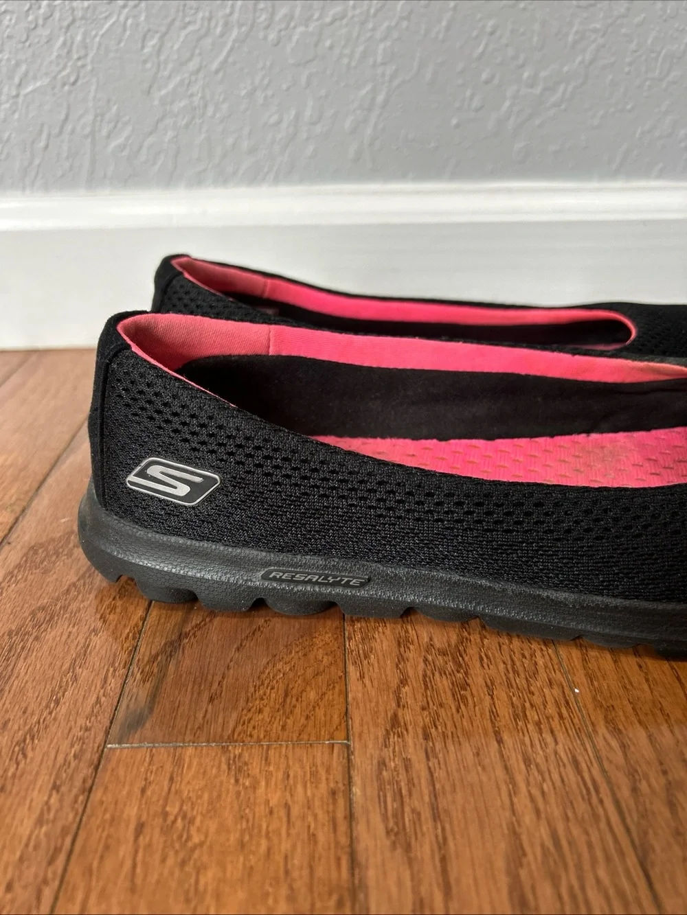 Skechers On The Go Ritz Walking Shoes Slip On Sneakers Women’s Size 8.5 Black